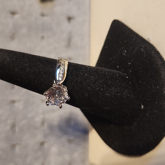 ROUND CUT SOLITAIRE ENGAGEMENT WEDDING RING - Picture 3 of 5